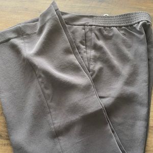 Aritzia- Wilfred
Alanya Pant